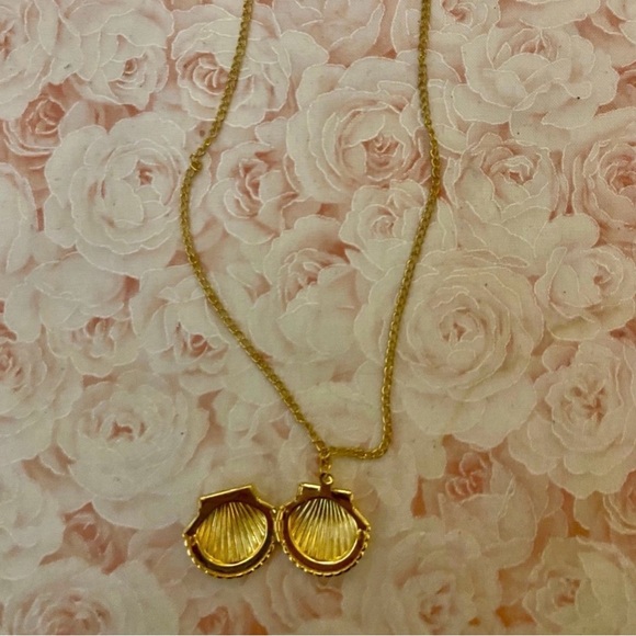 Gold Shell Locket Necklace - Picture 4 of 5